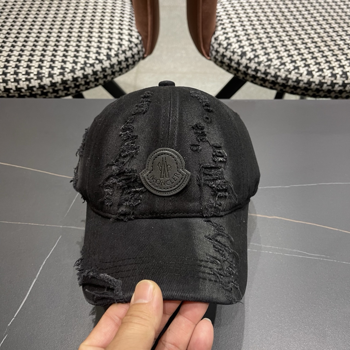 蒙口MONCLER破洞棒球帽，潮人穿搭色系，视觉效果超强，好看有质感！