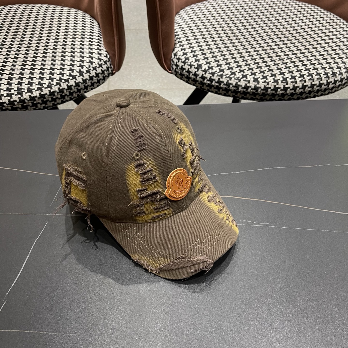 蒙口MONCLER破洞棒球帽，潮人穿搭色系，视觉效果超强，好看有质感！
