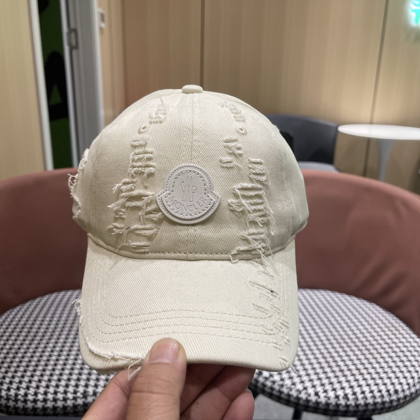 蒙口MONCLER破洞棒球帽，潮人穿搭色系，视觉效果超强，好看有质感！