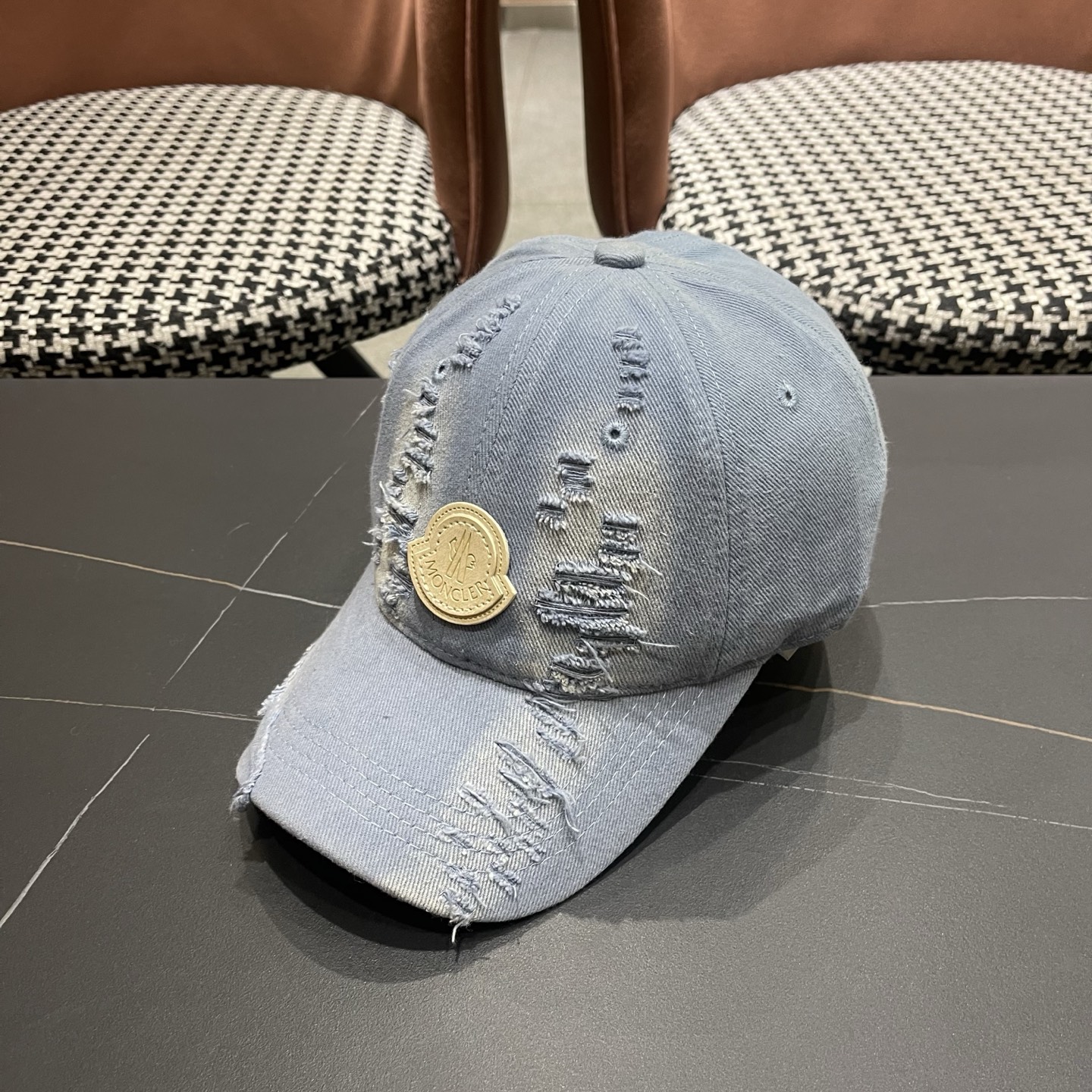 蒙口MONCLER破洞棒球帽，潮人穿搭色系，视觉效果超强，好看有质感！