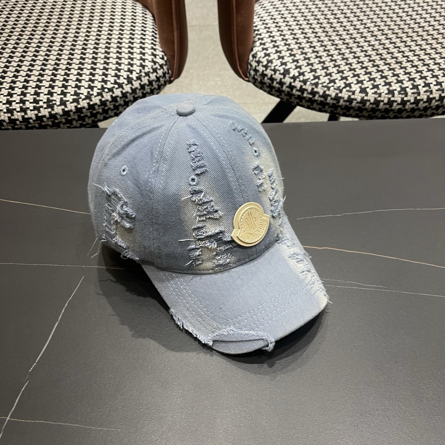 蒙口MONCLER破洞棒球帽，潮人穿搭色系，视觉效果超强，好看有质感！