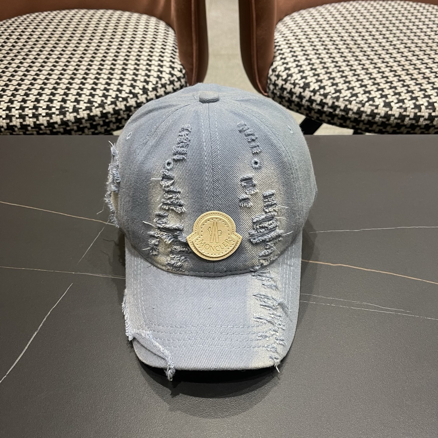 NO:764533,MONCLER hole-covered baseball cap, fashionable wear color, super visual effect, good-looking and high-quality!  Hats, straw hats, bucket hats, baseball caps, hats, Moncler, espadrilles, hats19860909蒙口MONCLER破洞棒球帽,潮人穿搭色系,视觉效果超强,好看有质感！帽子草帽渔夫帽棒球帽,帽子,Moncler,espadrilles,hats,hat