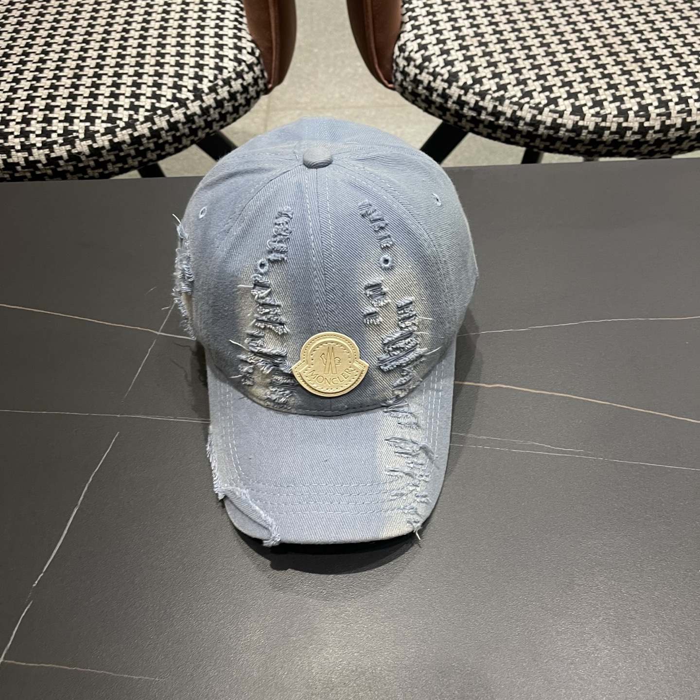 蒙口MONCLER破洞棒球帽，潮人穿搭色系，视觉效果超强，好看有质感！