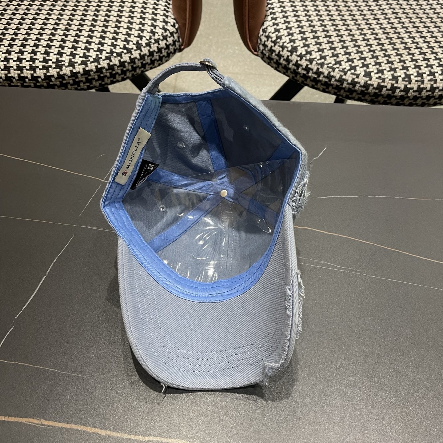 蒙口MONCLER破洞棒球帽，潮人穿搭色系，视觉效果超强，好看有质感！