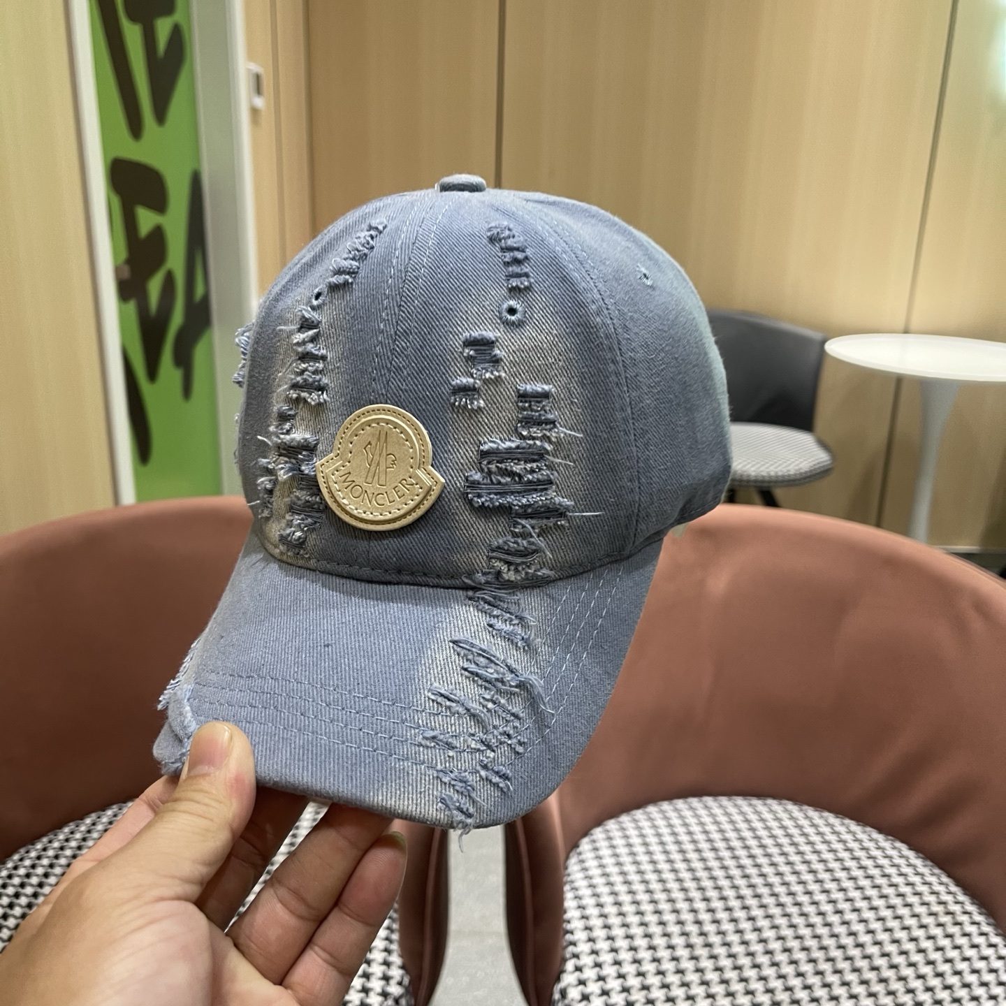 蒙口MONCLER破洞棒球帽，潮人穿搭色系，视觉效果超强，好看有质感！