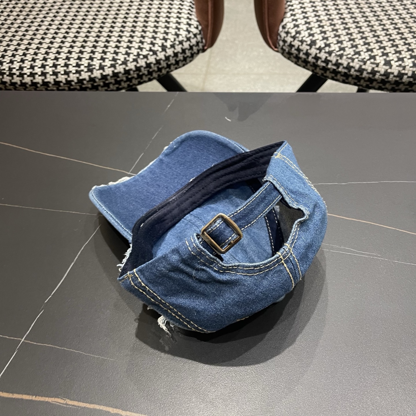 LV路易威登 街头复古水洗破洞鸭舌帽小众磨破毛边牛仔棒球帽