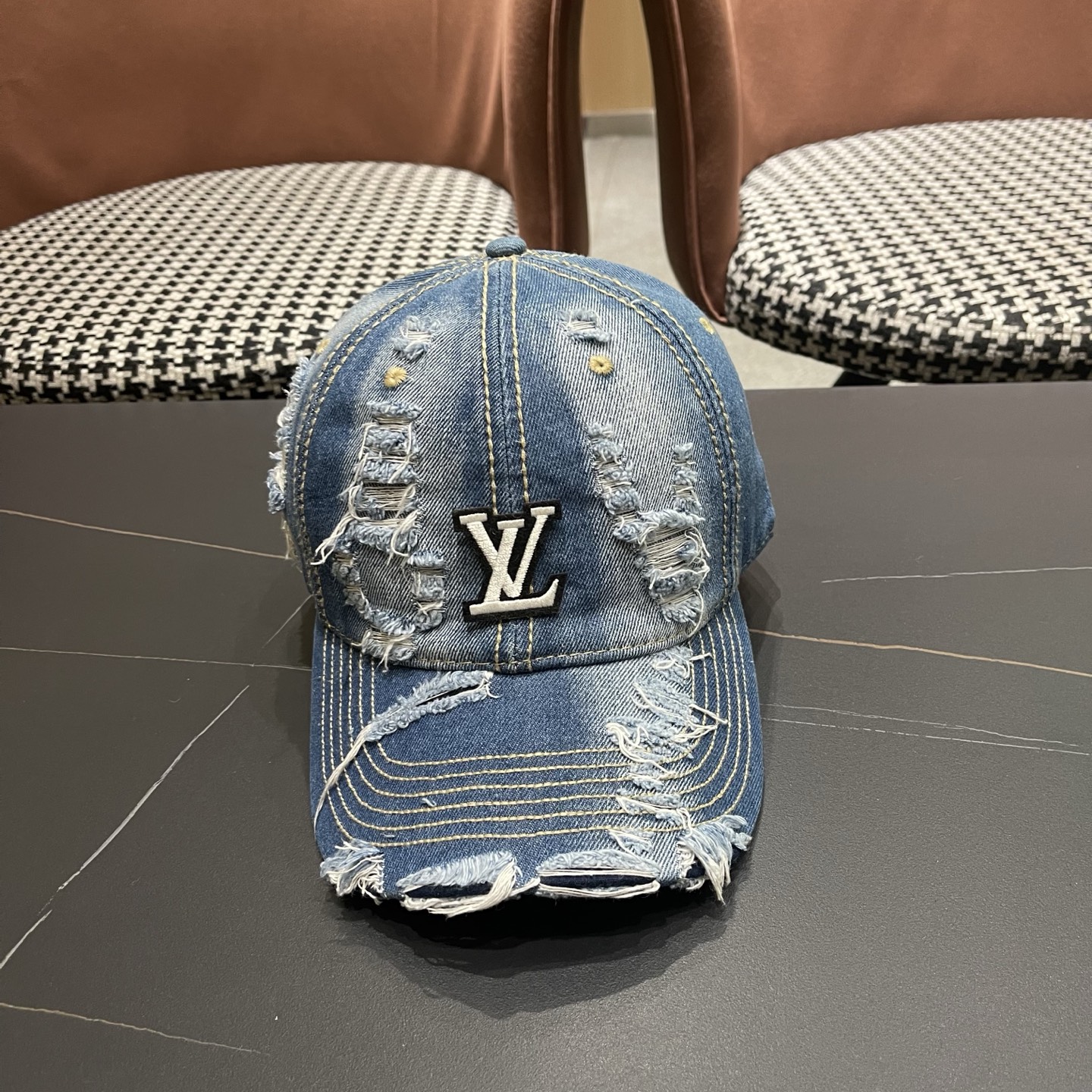 LV路易威登 街头复古水洗破洞鸭舌帽小众磨破毛边牛仔棒球帽
