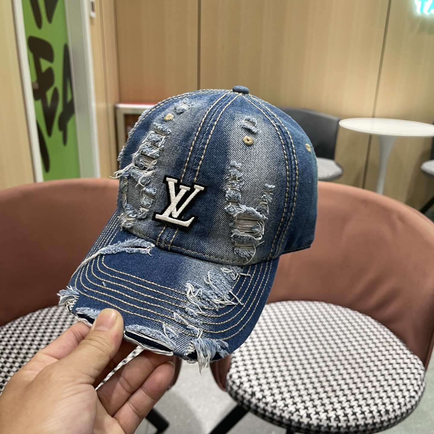 LV路易威登 街头复古水洗破洞鸭舌帽小众磨破毛边牛仔棒球帽
