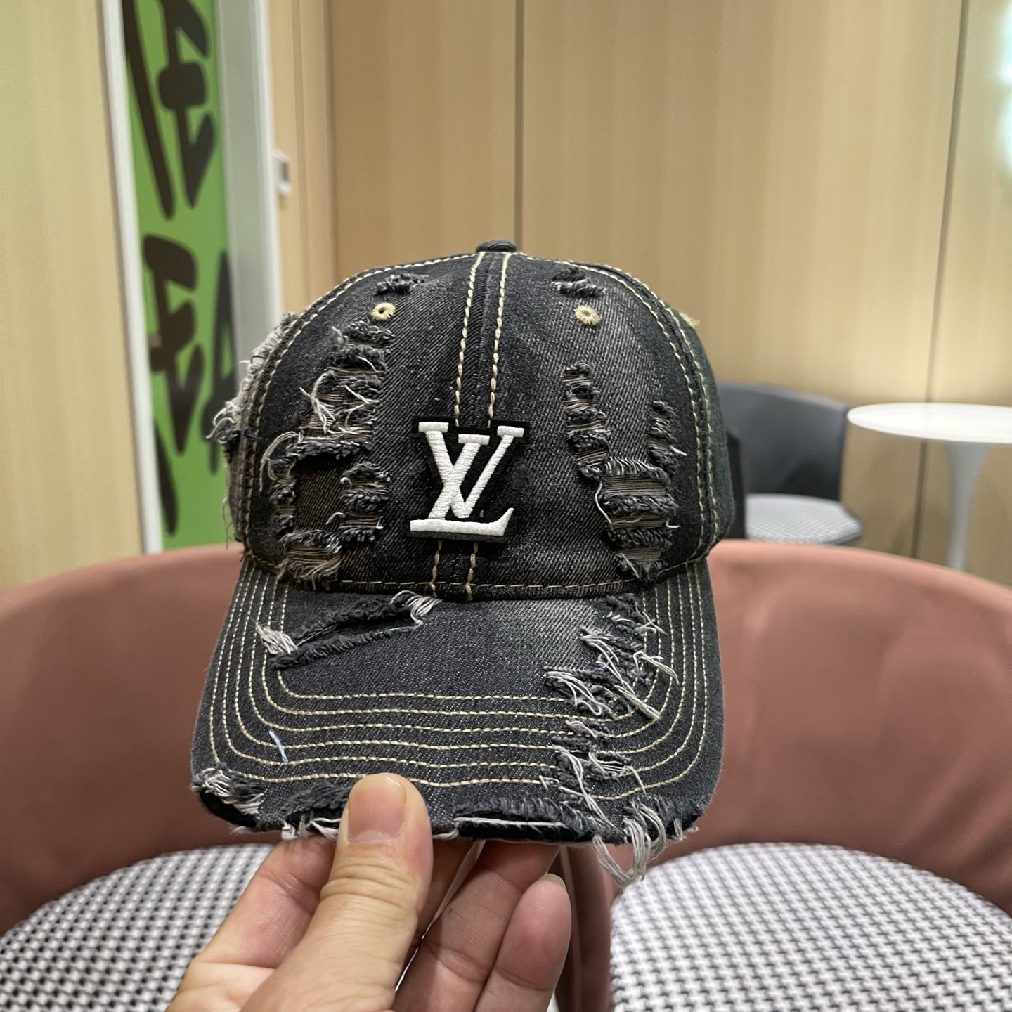 LV路易威登 街头复古水洗破洞鸭舌帽小众磨破毛边牛仔棒球帽