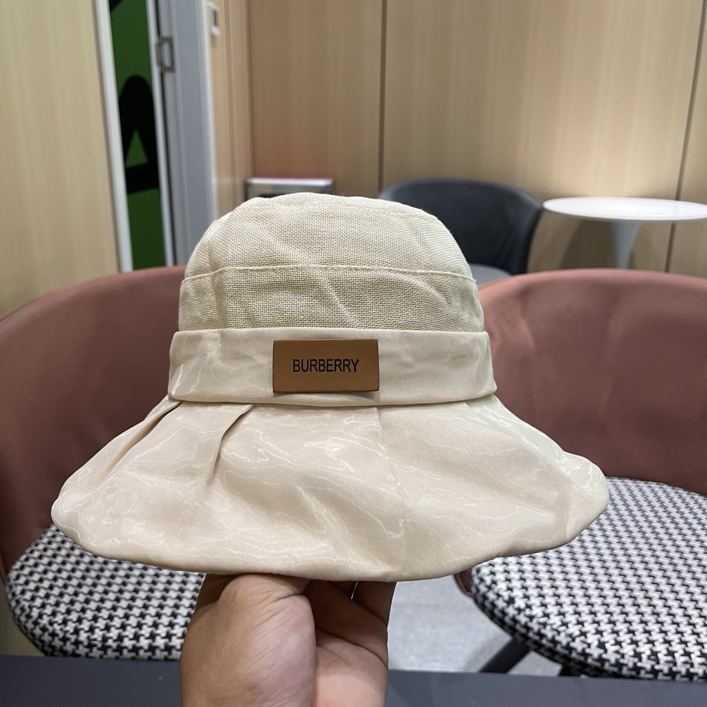 BURBERRY 巴宝莉 防晒渔夫帽新款显脸小夏季防紫外线薄款户外遮阳大檐太阳帽子女夏