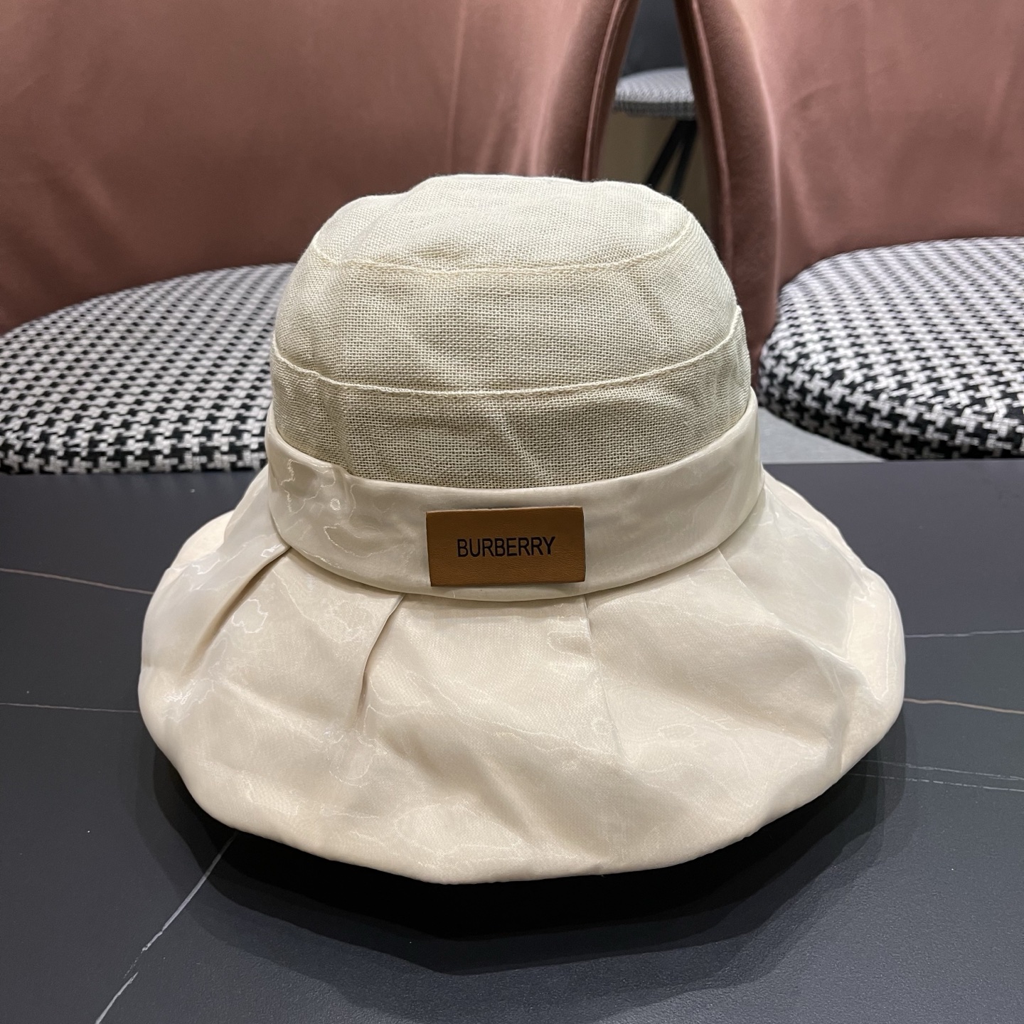 BURBERRY 巴宝莉 防晒渔夫帽新款显脸小夏季防紫外线薄款户外遮阳大檐太阳帽子女夏