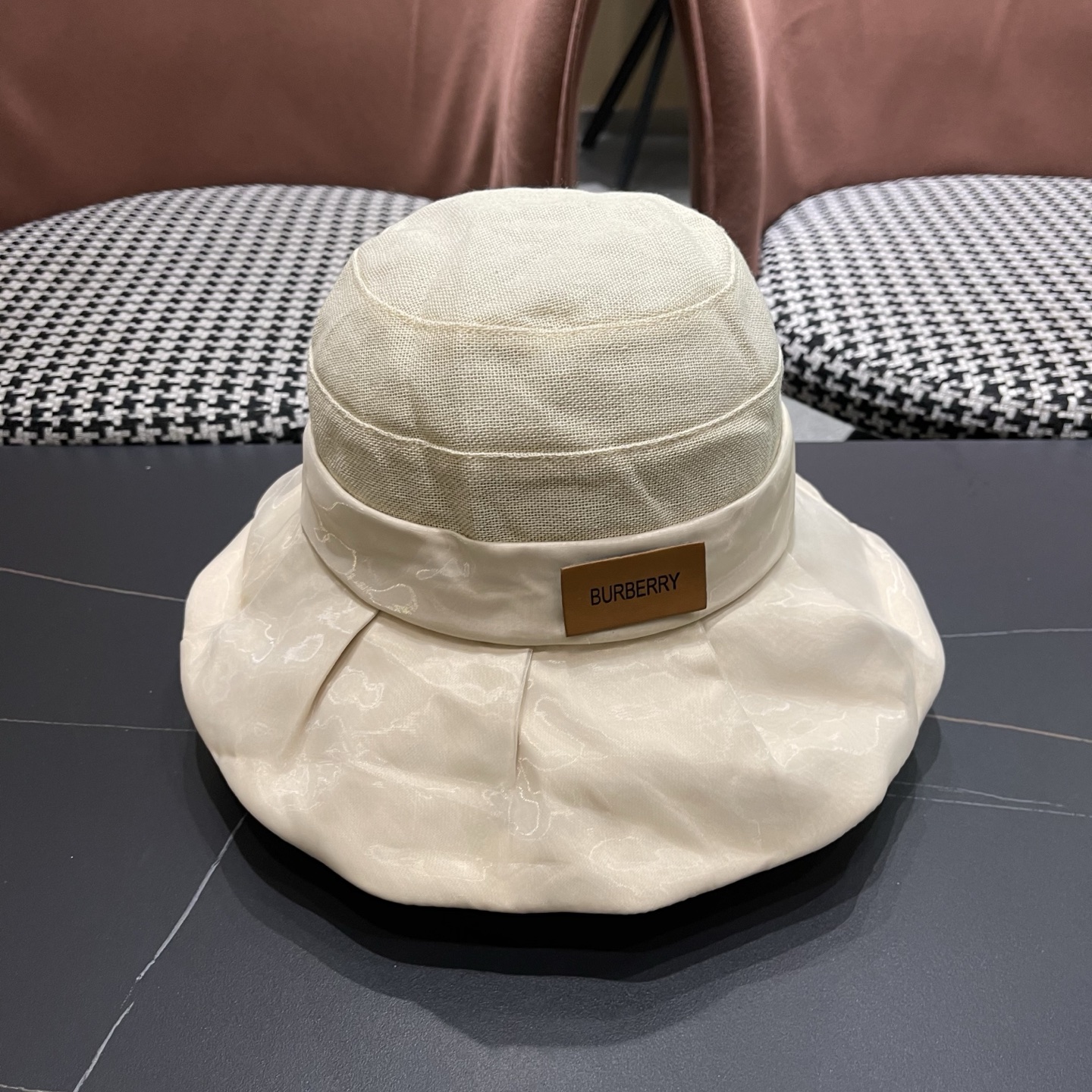 BURBERRY 巴宝莉 防晒渔夫帽新款显脸小夏季防紫外线薄款户外遮阳大檐太阳帽子女夏