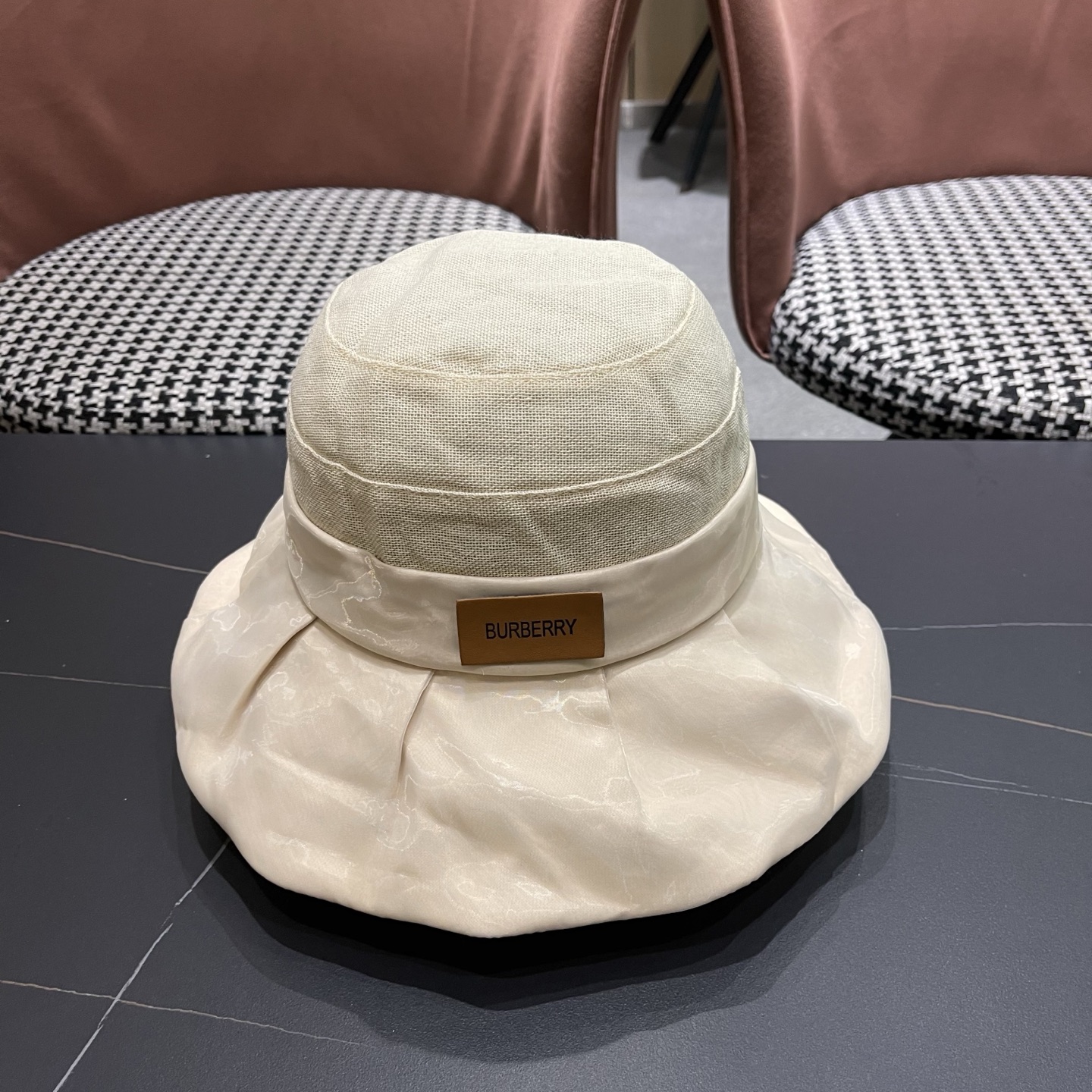 BURBERRY 巴宝莉 防晒渔夫帽新款显脸小夏季防紫外线薄款户外遮阳大檐太阳帽子女夏