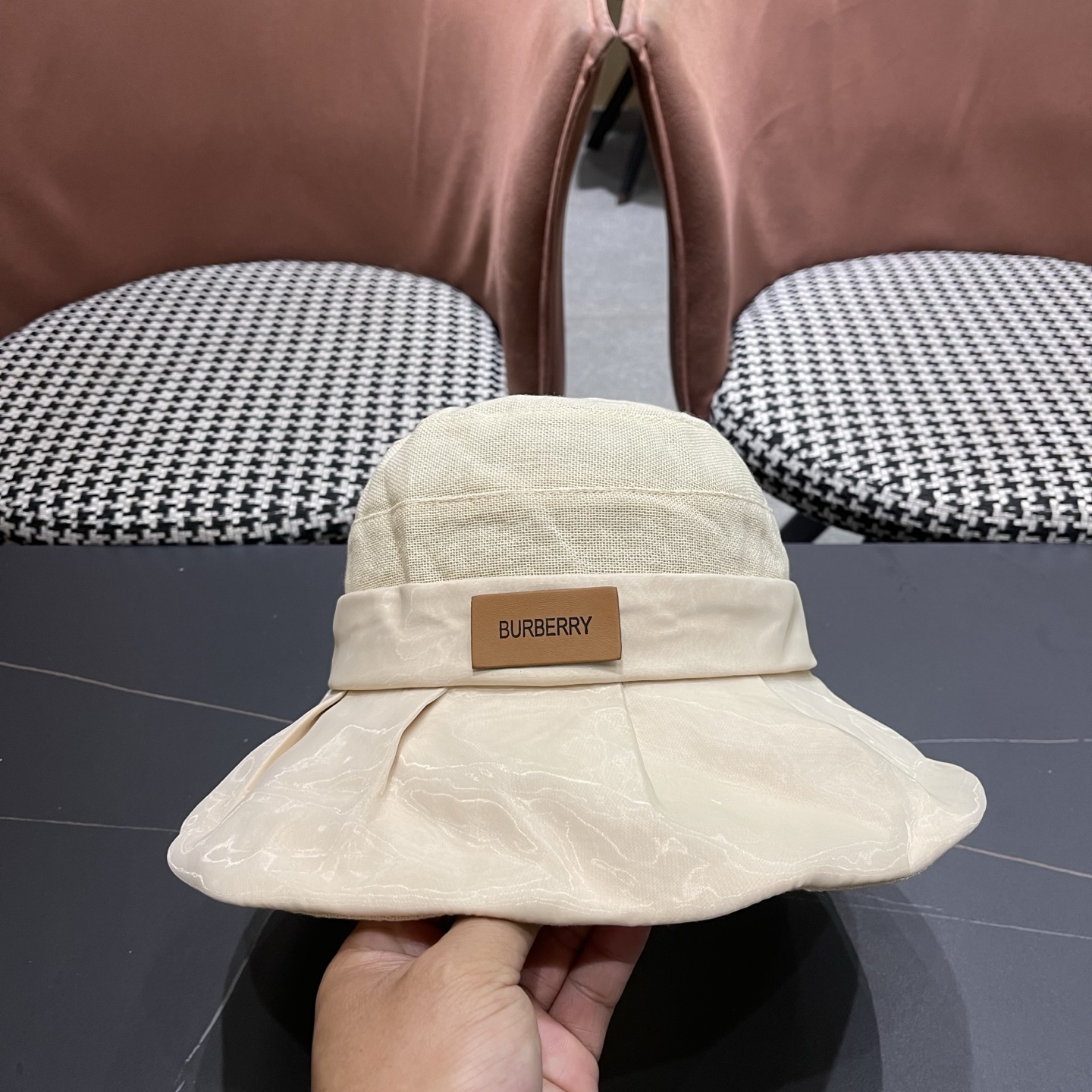 BURBERRY 巴宝莉 防晒渔夫帽新款显脸小夏季防紫外线薄款户外遮阳大檐太阳帽子女夏