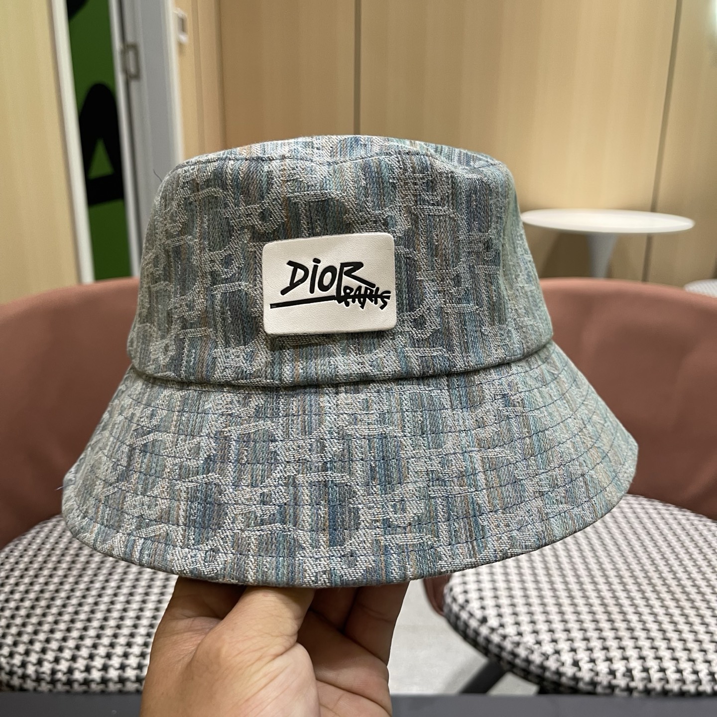 迪奥Dior👒 😍官网最新渔夫帽，防晒指数超高，特别显脸小，有型不软塌，可随意折叠，携带方便🤗
