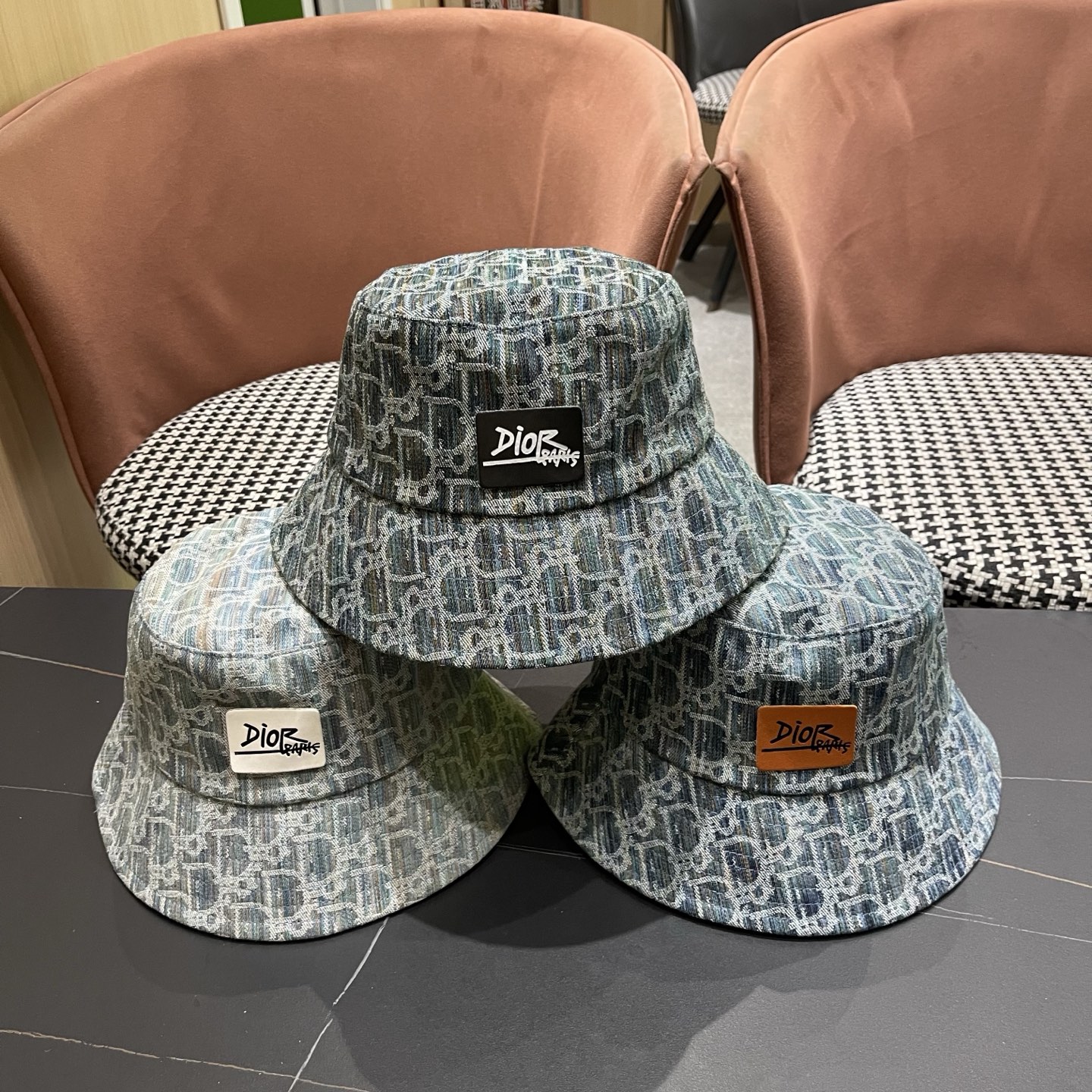 迪奥Dior👒 😍官网最新渔夫帽，防晒指数超高，特别显脸小，有型不软塌，可随意折叠，携带方便🤗
