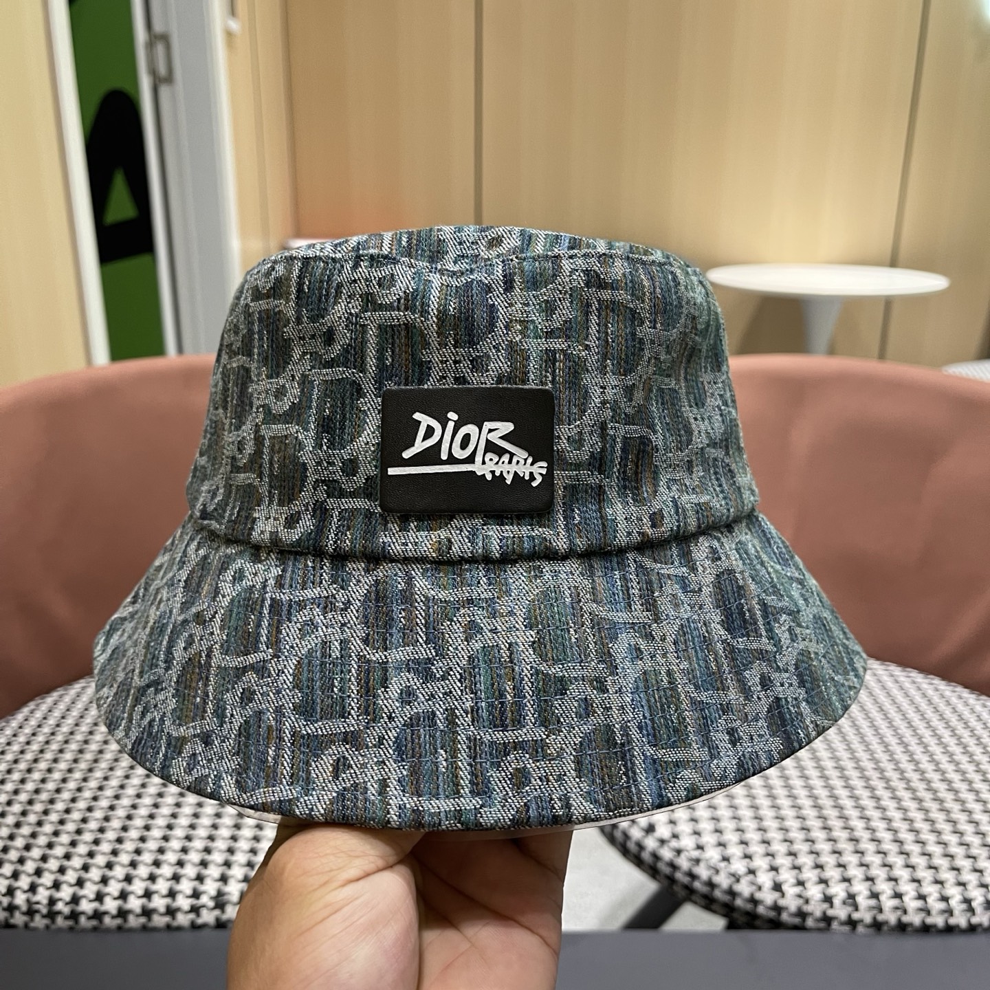 迪奥Dior👒 😍官网最新渔夫帽，防晒指数超高，特别显脸小，有型不软塌，可随意折叠，携带方便🤗
