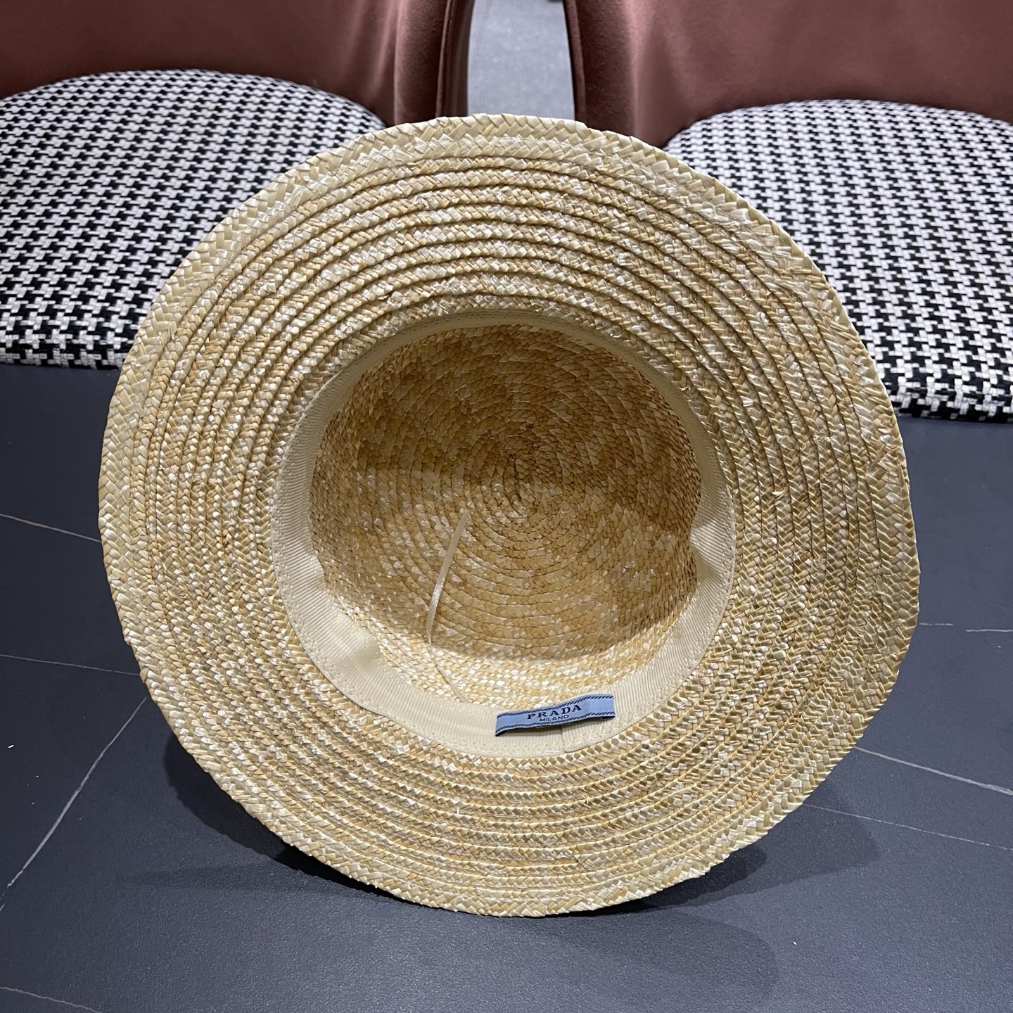 普拉达Prada新款麦杆草帽平顶遮阳帽，头围57cm