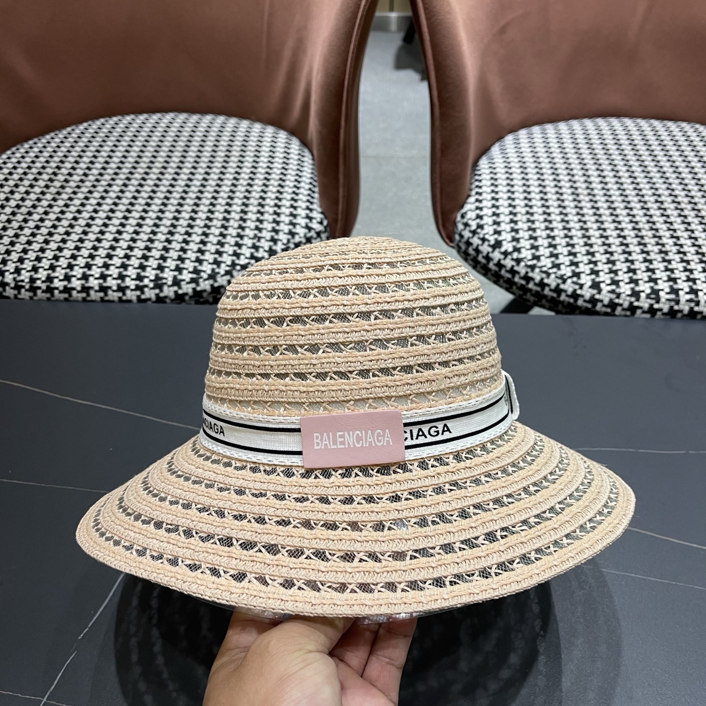巴黎世家Balenciaga早春新款韩版休闲时尚，名媛必备！遮阳帽女镂空草帽防紫外线大檐遮脸防晒太阳渔夫