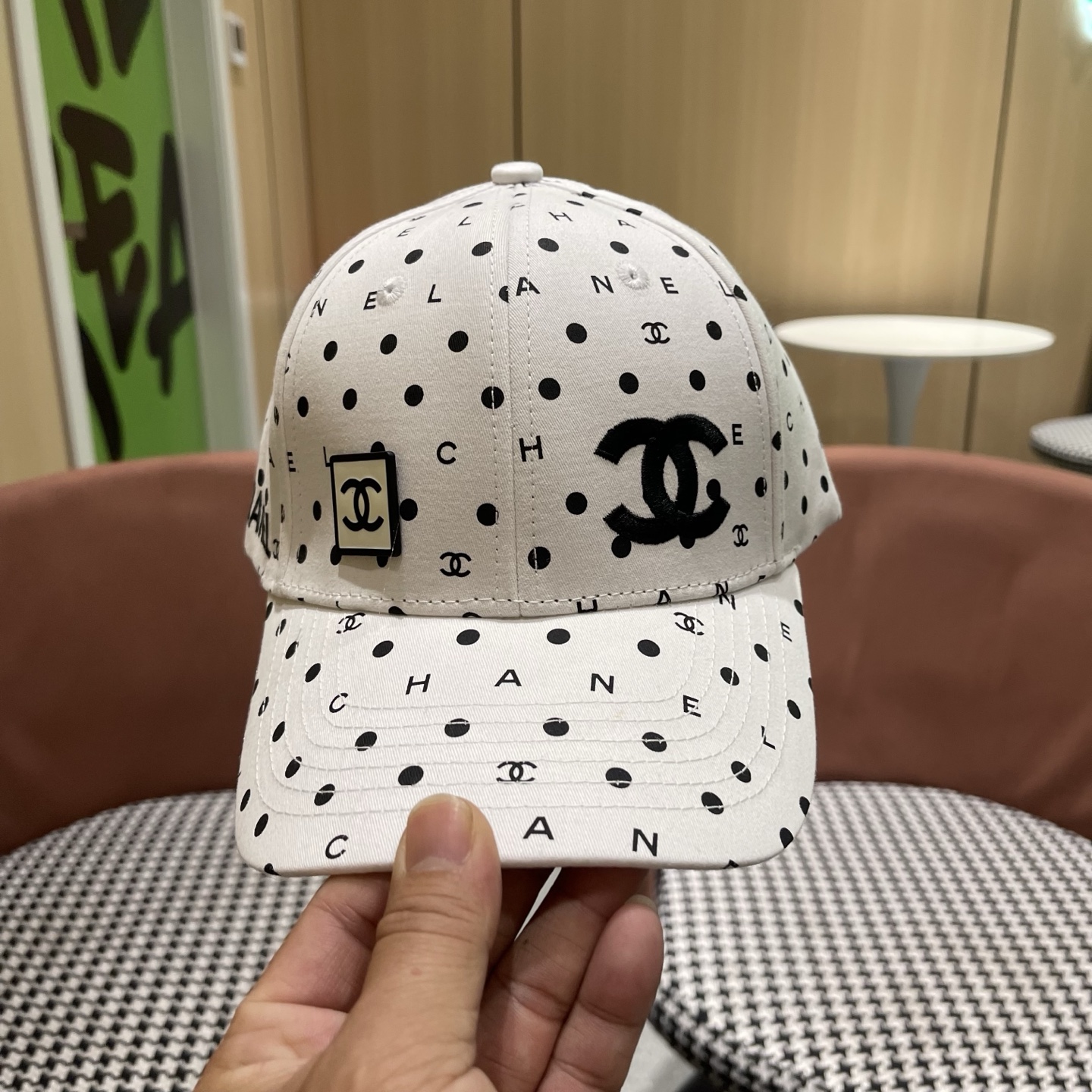 Chanel(香奈儿)经典原单棒球帽，原版帆布料轻盈透气！质量超赞，基础头围56，贴片可调节。
