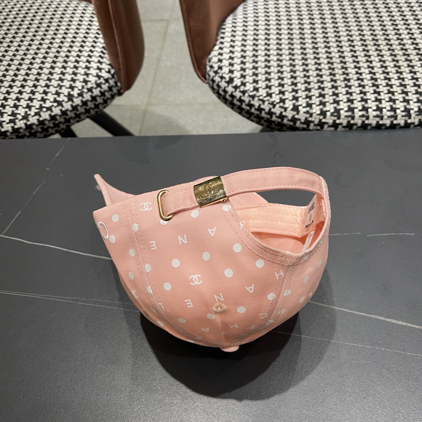 Chanel(香奈儿)经典原单棒球帽，原版帆布料轻盈透气！质量超赞，基础头围56，贴片可调节。
