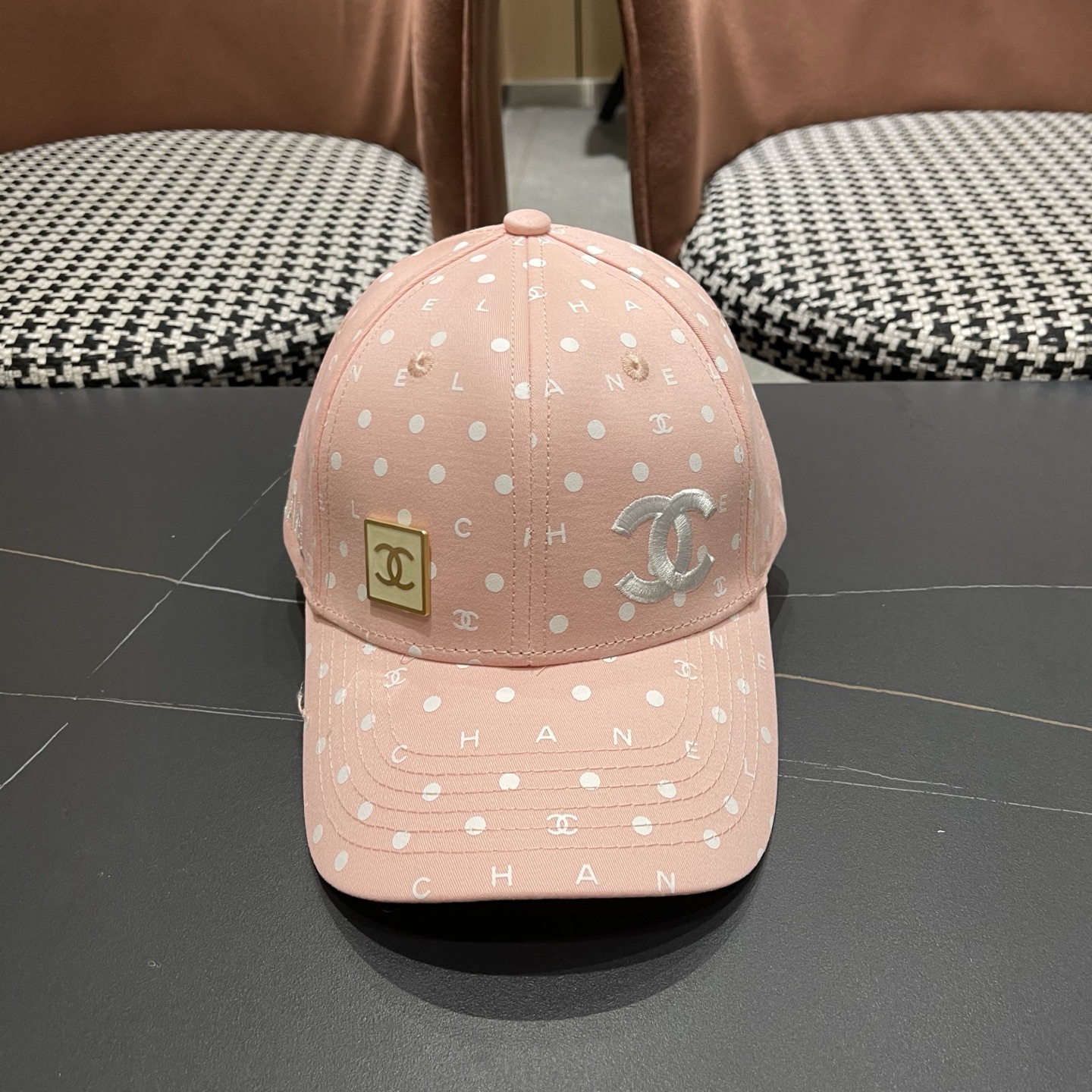 Chanel(香奈儿)经典原单棒球帽，原版帆布料轻盈透气！质量超赞，基础头围56，贴片可调节。