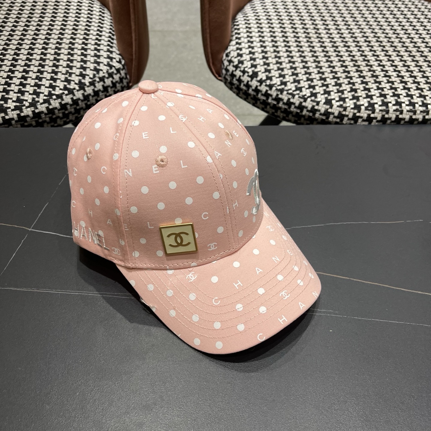 Chanel(香奈儿)经典原单棒球帽，原版帆布料轻盈透气！质量超赞，基础头围56，贴片可调节。