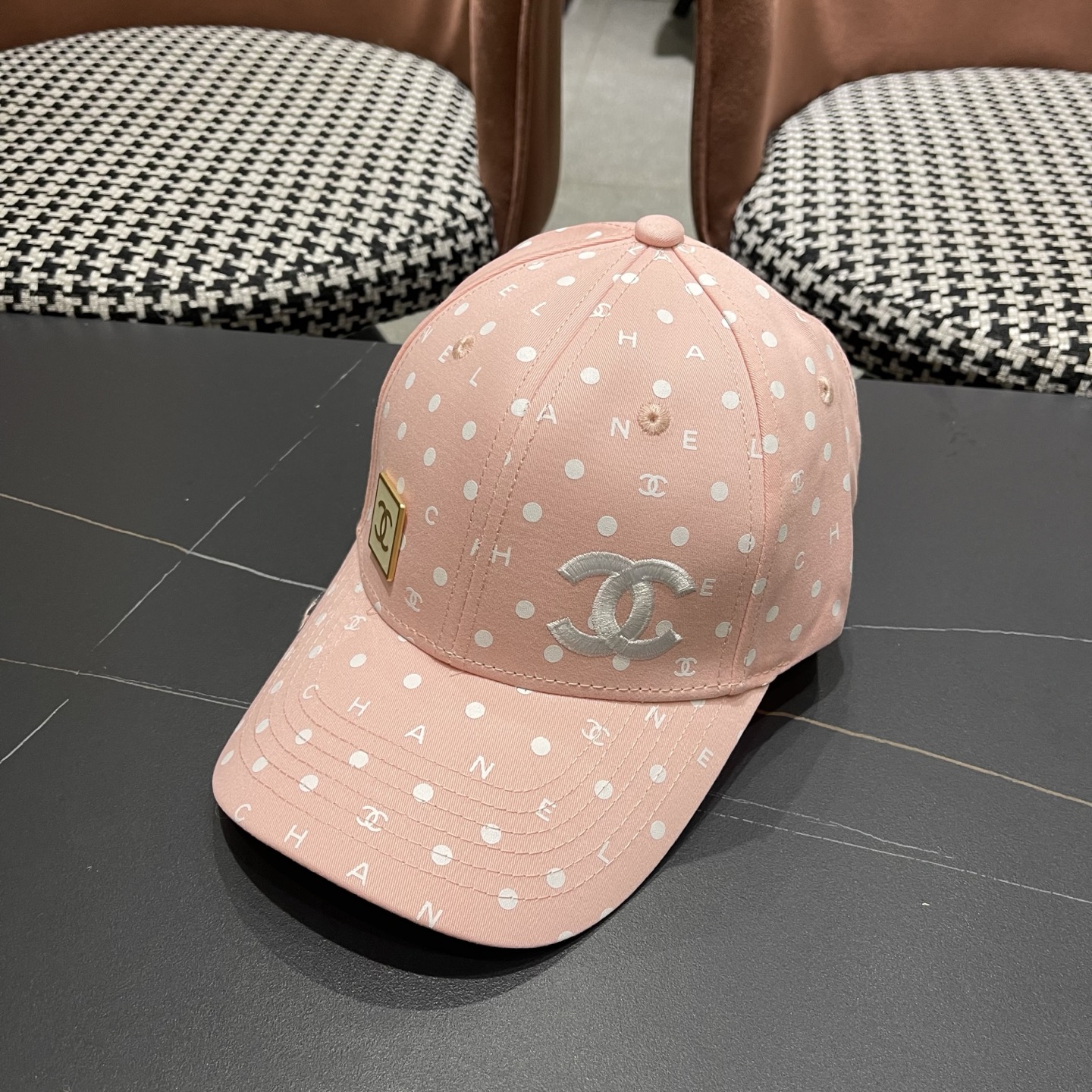 Chanel(香奈儿)经典原单棒球帽，原版帆布料轻盈透气！质量超赞，基础头围56，贴片可调节。