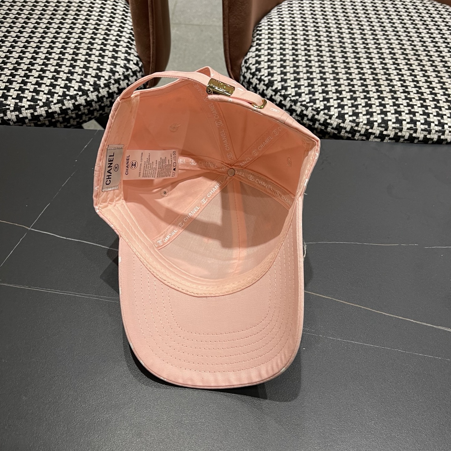 Chanel(香奈儿)经典原单棒球帽，原版帆布料轻盈透气！质量超赞，基础头围56，贴片可调节。