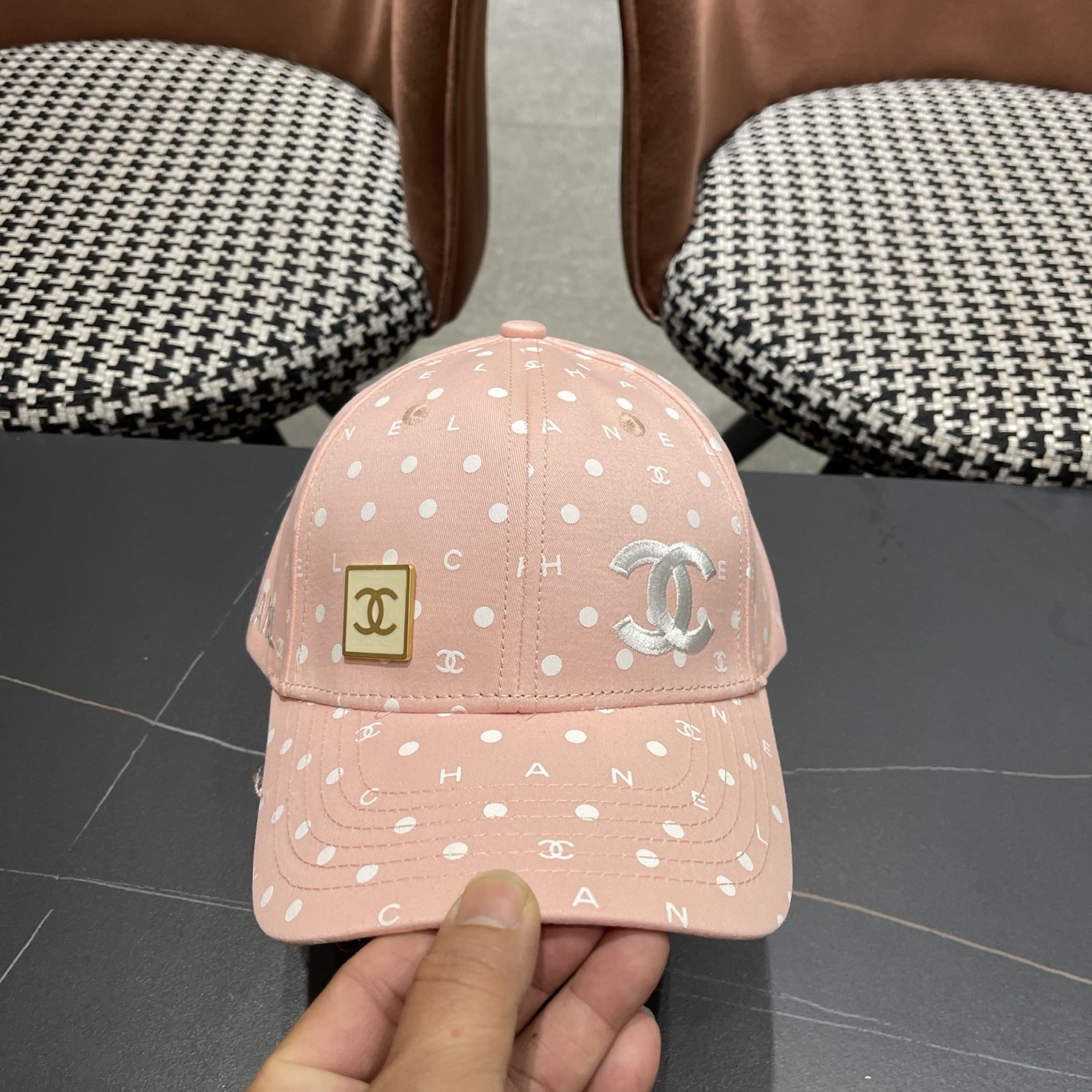 Chanel(香奈儿)经典原单棒球帽，原版帆布料轻盈透气！质量超赞，基础头围56，贴片可调节。