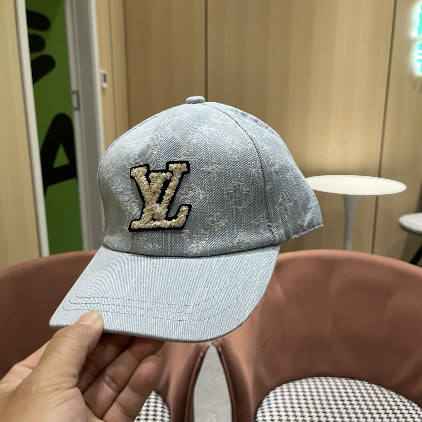LV路易威登 新款原单棒球帽，LV渐变提花质量超赞，基础头围56，贴片可调节。