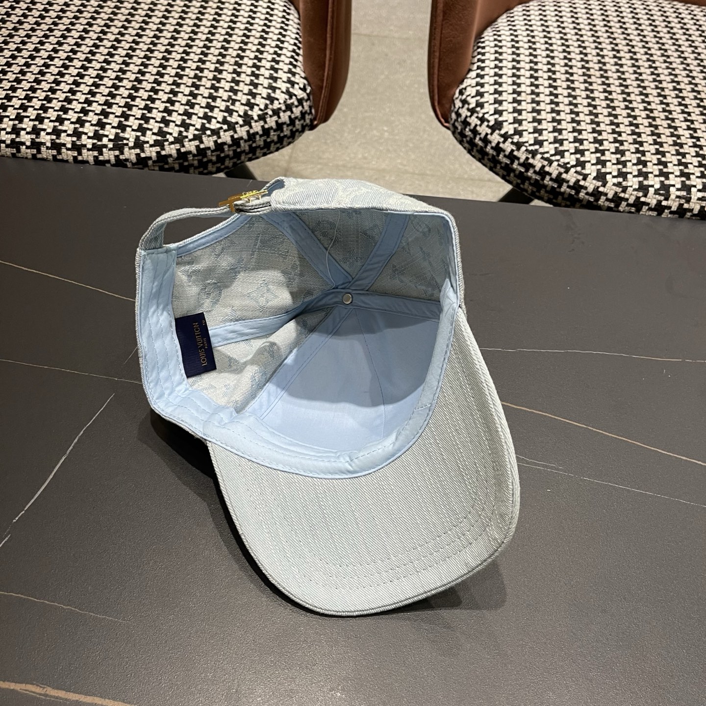 LV路易威登 新款原单棒球帽，LV渐变提花质量超赞，基础头围56，贴片可调节。