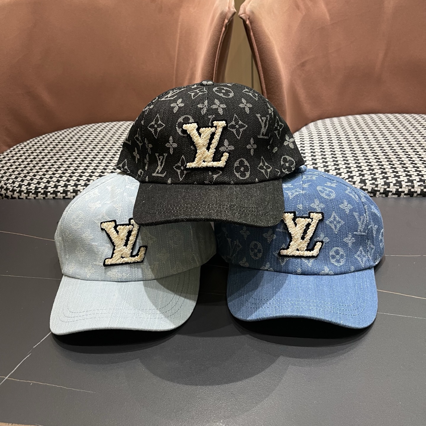 LV路易威登 新款原单棒球帽，LV渐变提花质量超赞，基础头围56，贴片可调节。