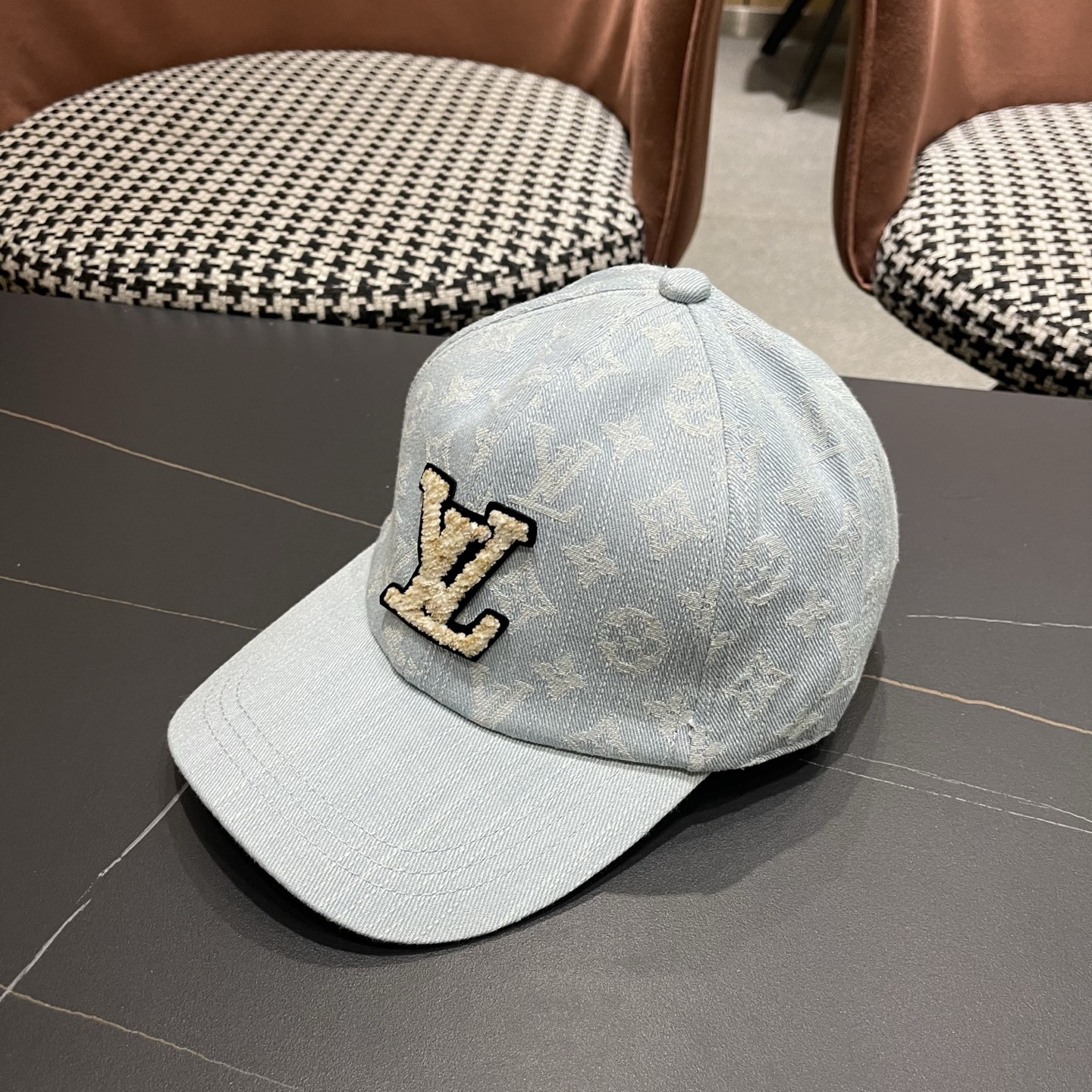 LV路易威登 新款原单棒球帽，LV渐变提花质量超赞，基础头围56，贴片可调节。