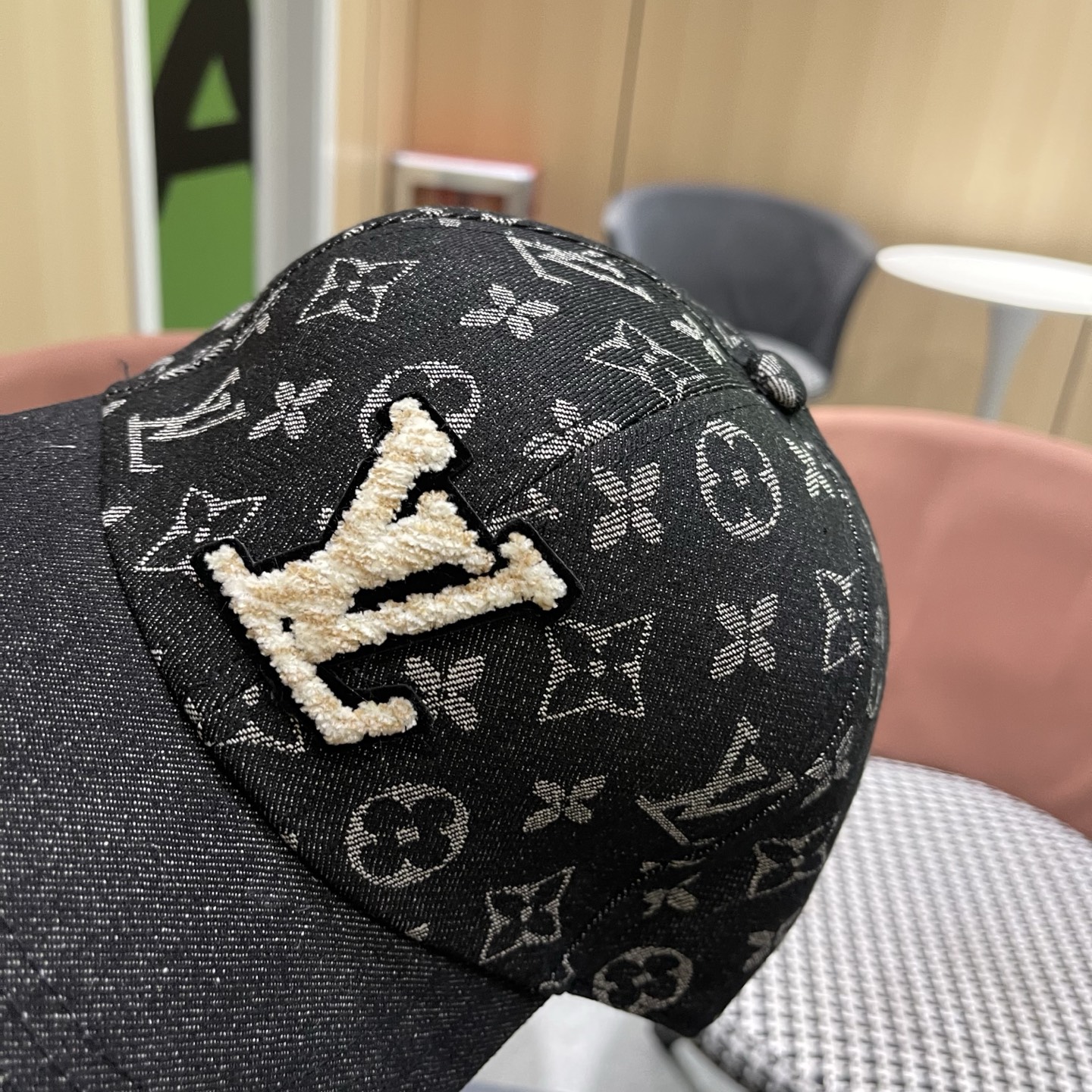 LV路易威登 新款原单棒球帽，LV渐变提花质量超赞，基础头围56，贴片可调节。