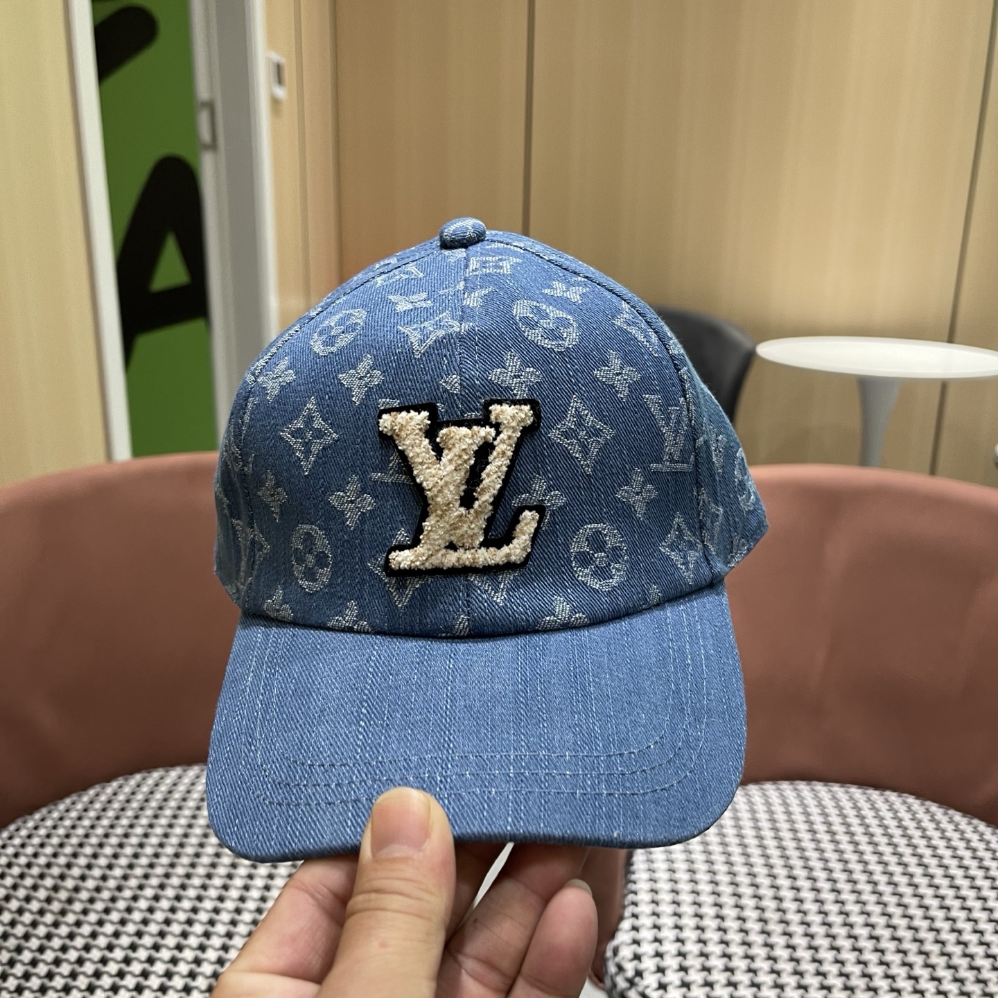 LV路易威登 新款原单棒球帽，LV渐变提花质量超赞，基础头围56，贴片可调节。