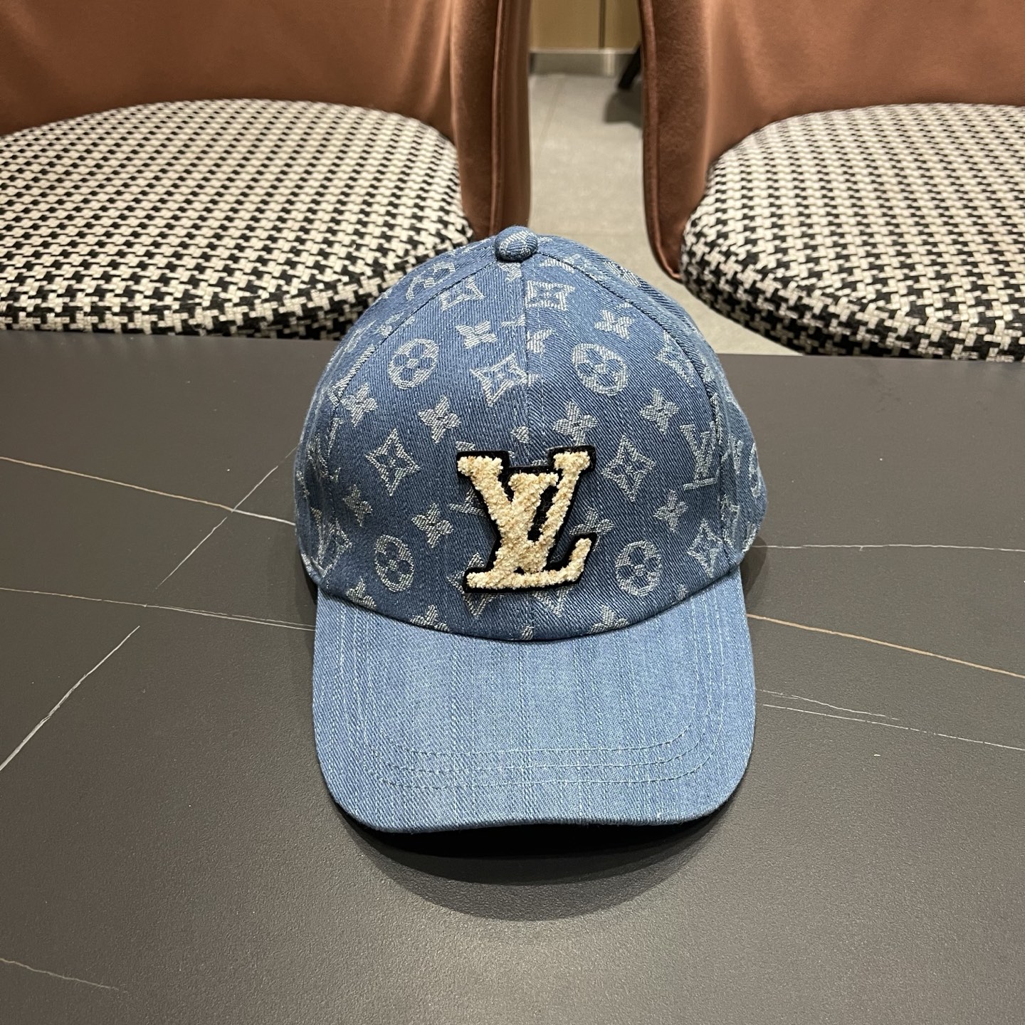LV路易威登 新款原单棒球帽，LV渐变提花质量超赞，基础头围56，贴片可调节。