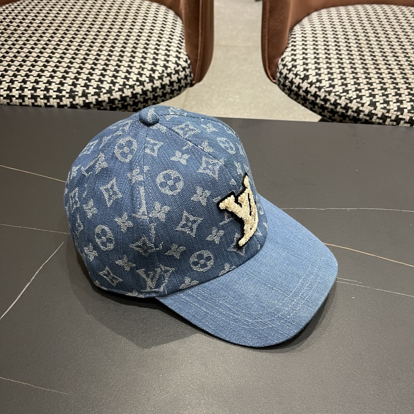 LV路易威登 新款原单棒球帽，LV渐变提花质量超赞，基础头围56，贴片可调节。