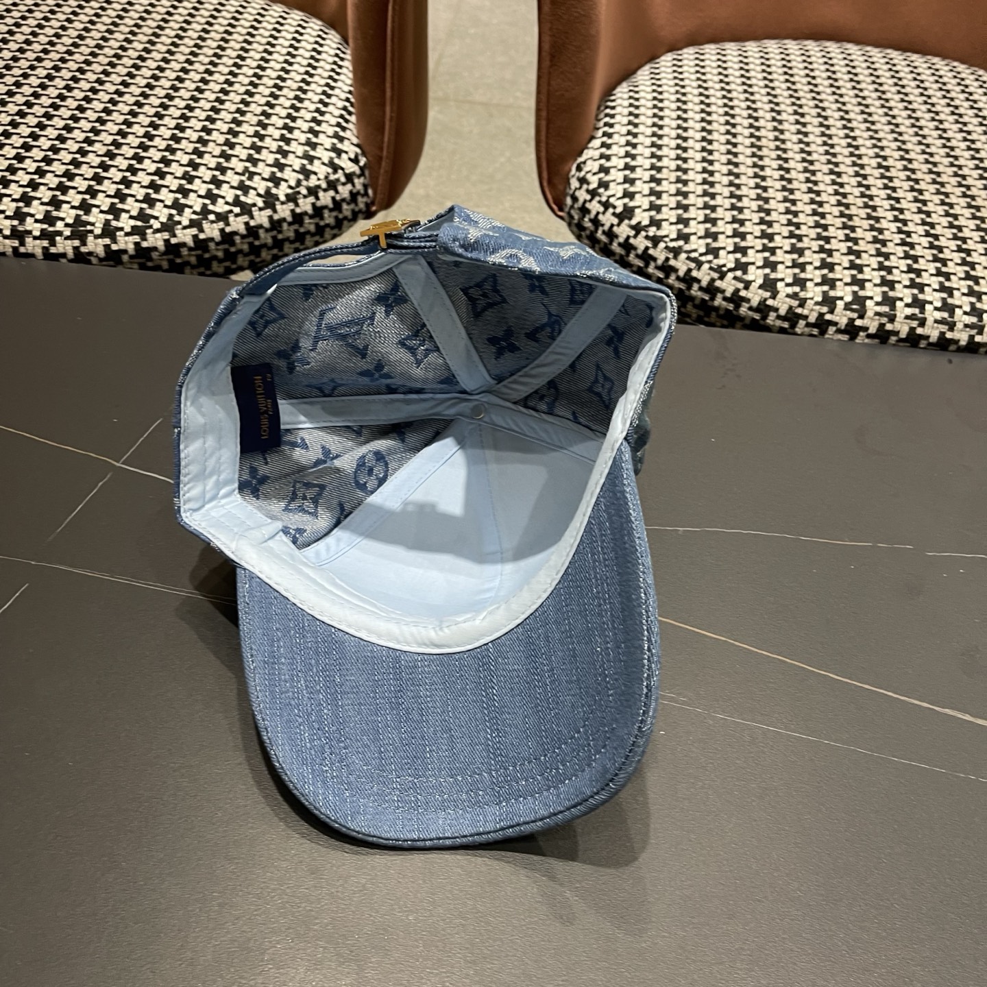 LV路易威登 新款原单棒球帽，LV渐变提花质量超赞，基础头围56，贴片可调节。