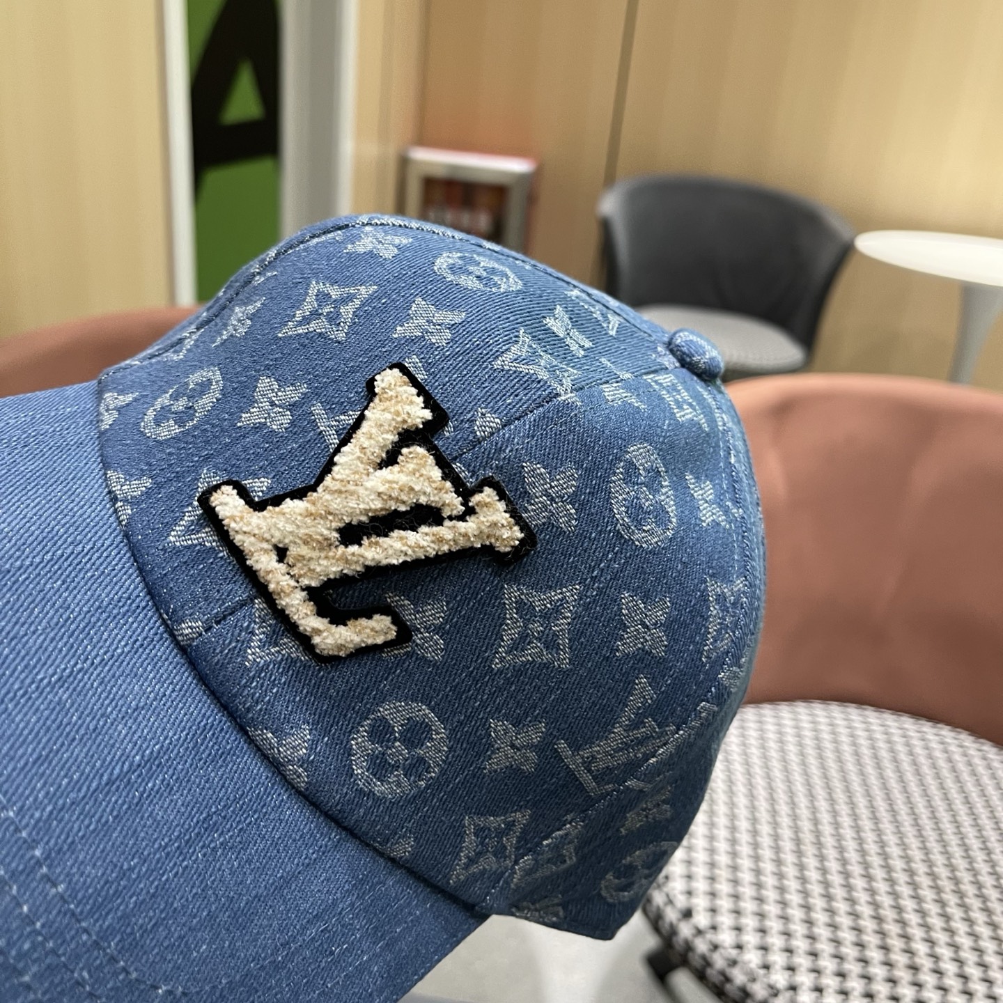 LV路易威登 新款原单棒球帽，LV渐变提花质量超赞，基础头围56，贴片可调节。