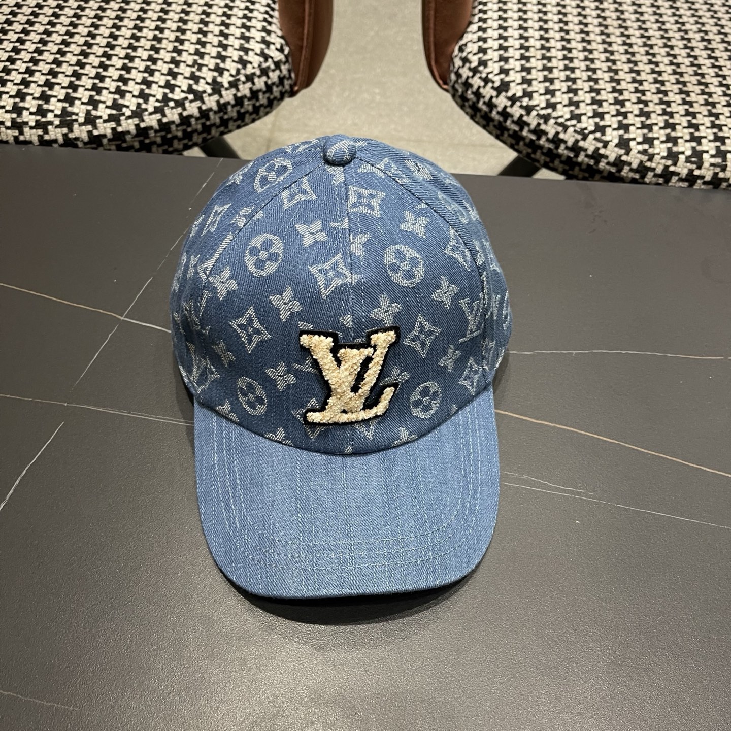 LV路易威登 新款原单棒球帽，LV渐变提花质量超赞，基础头围56，贴片可调节。