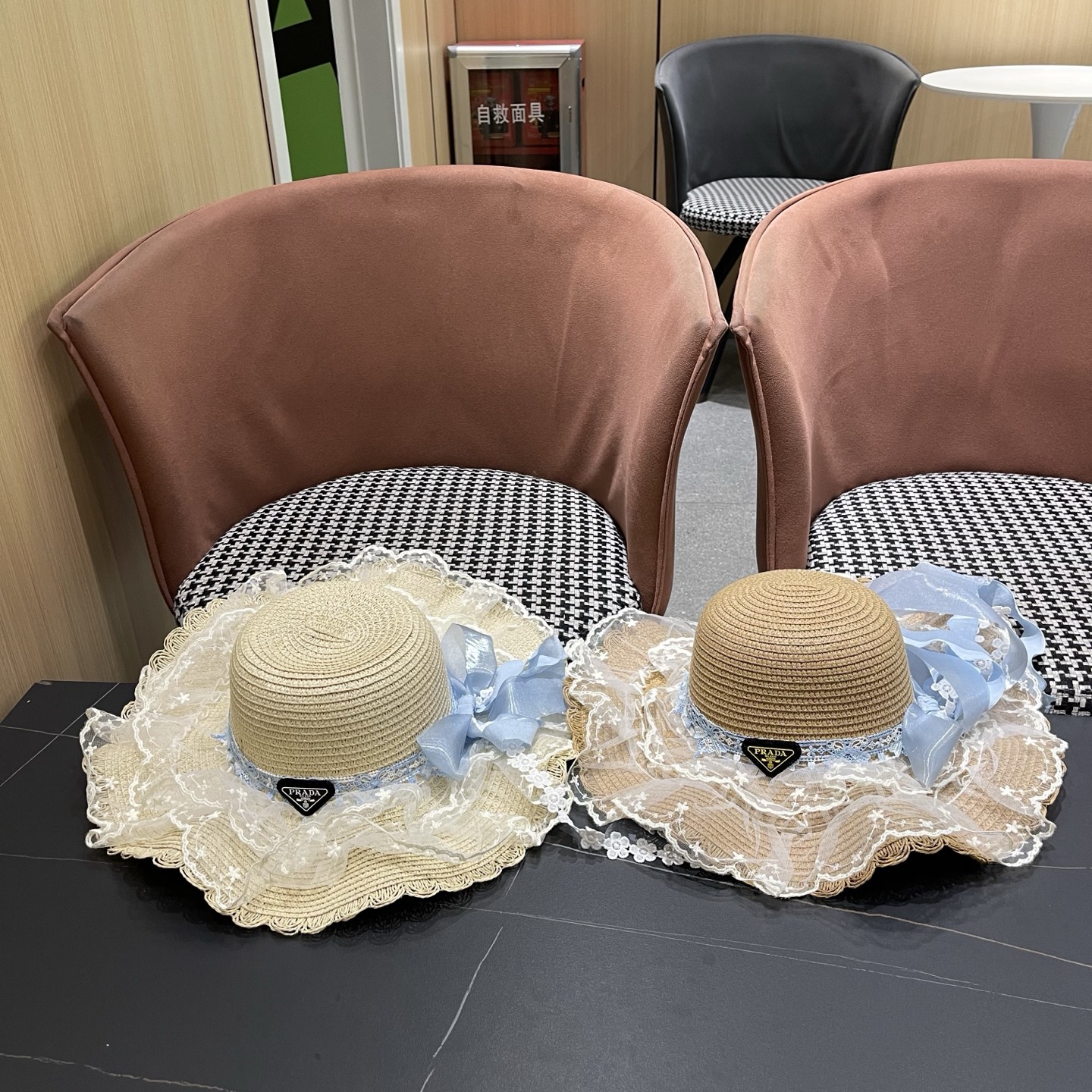 PRADA普拉达 田园风蓝色蕾丝大蝴蝶结草帽夏季防晒小礼帽可爱出游度假风太阳帽
