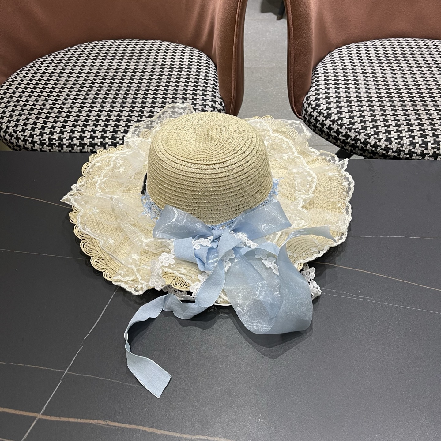 PRADA普拉达 田园风蓝色蕾丝大蝴蝶结草帽夏季防晒小礼帽可爱出游度假风太阳帽