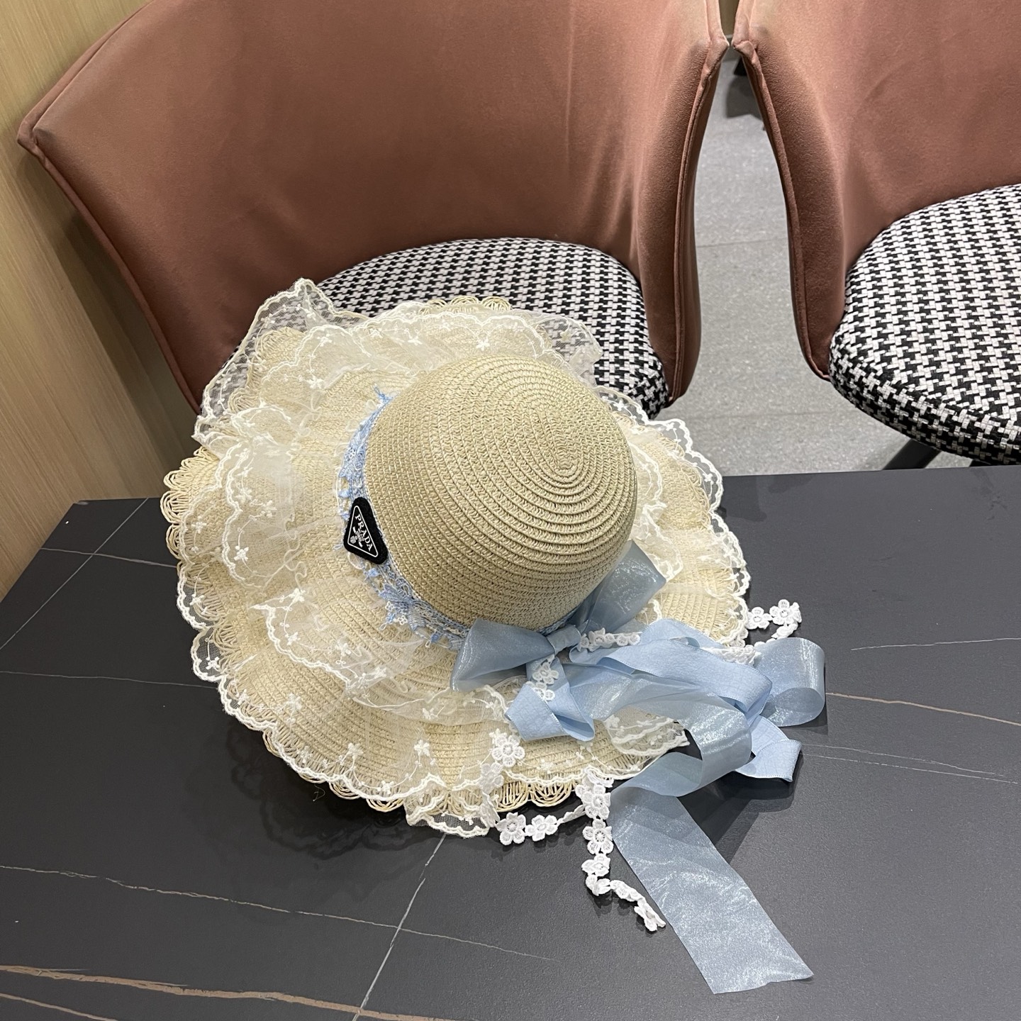 PRADA普拉达 田园风蓝色蕾丝大蝴蝶结草帽夏季防晒小礼帽可爱出游度假风太阳帽