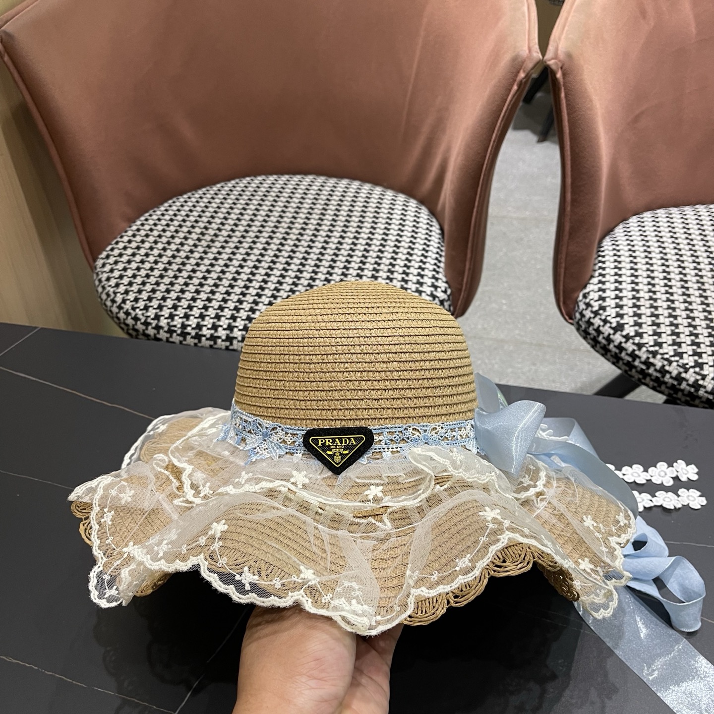PRADA普拉达 田园风蓝色蕾丝大蝴蝶结草帽夏季防晒小礼帽可爱出游度假风太阳帽