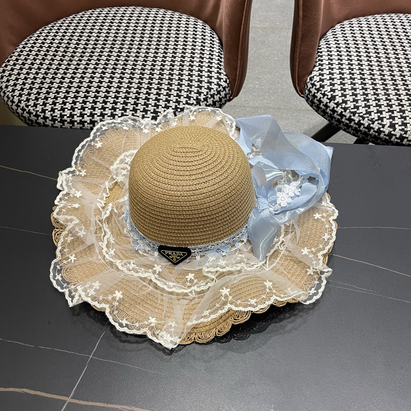 PRADA普拉达 田园风蓝色蕾丝大蝴蝶结草帽夏季防晒小礼帽可爱出游度假风太阳帽