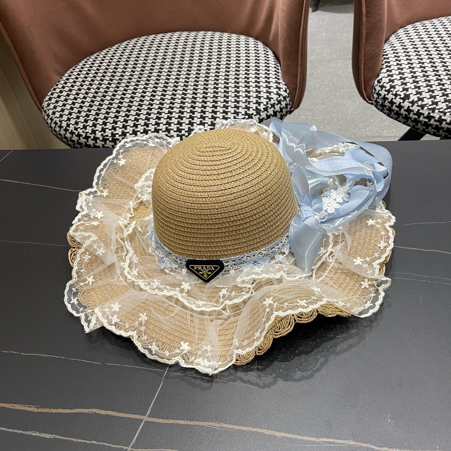 PRADA普拉达 田园风蓝色蕾丝大蝴蝶结草帽夏季防晒小礼帽可爱出游度假风太阳帽