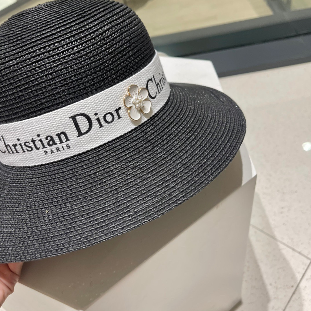 【DIOR迪奥】新款草编遮阳草帽盆帽🤩沙滩风，简约大方，百搭单品～出街首选，新款帽型超美腻，新品上架