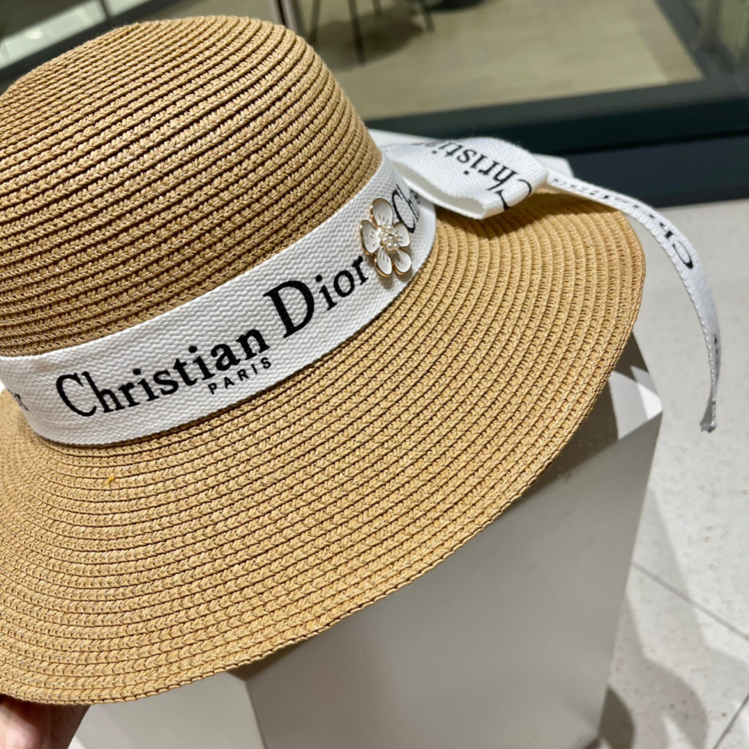 【DIOR迪奥】新款草编遮阳草帽盆帽🤩沙滩风，简约大方，百搭单品～出街首选，新款帽型超美腻，新品上架