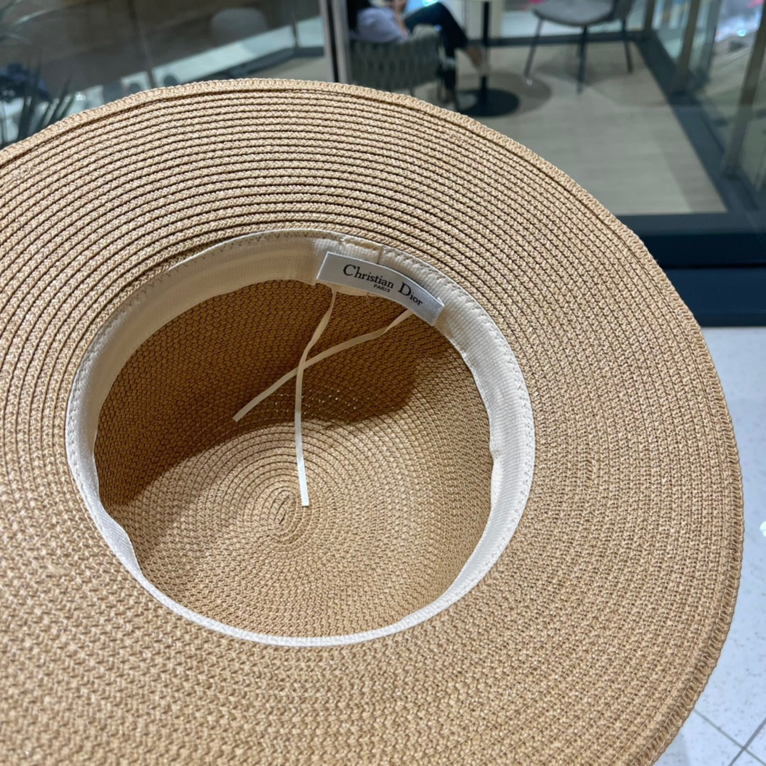 【DIOR迪奥】新款草编遮阳草帽盆帽🤩沙滩风，简约大方，百搭单品～出街首选，新款帽型超美腻，新品上架